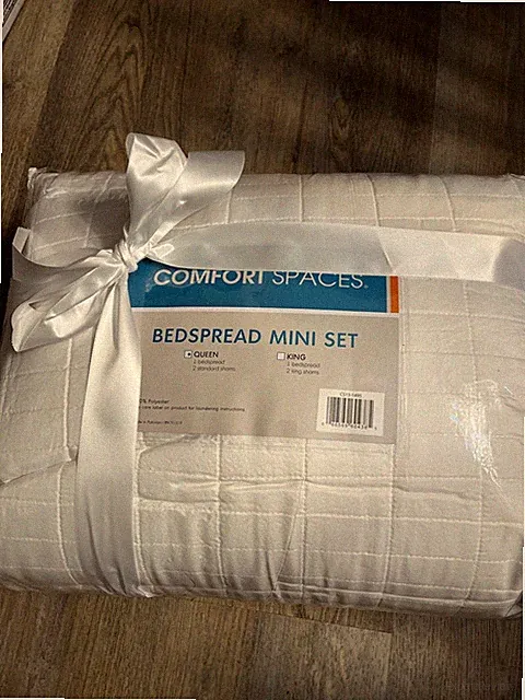 Comfort Spaces Queen 3pc Bedspread set CS13-1495 White Kienna Collection Quilted